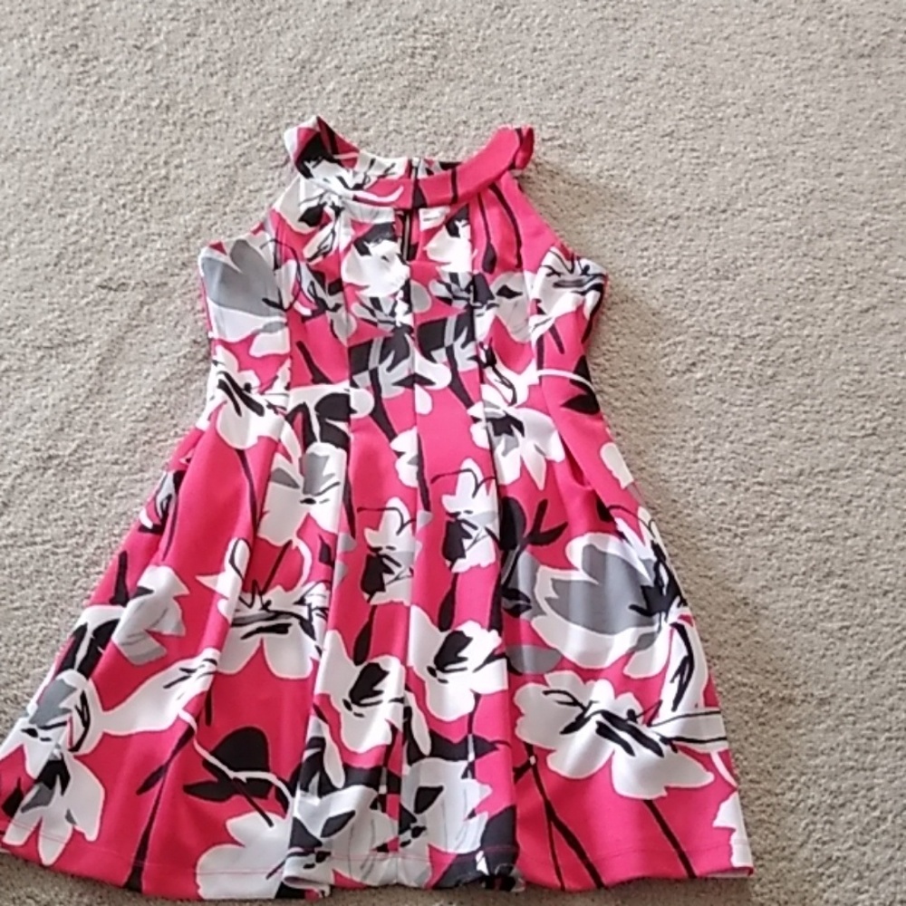 Gabby Skye sleeveless dress shoes off your waist